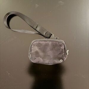 Lululemon Everywhere Belt Bag - 1L - Rare Color - 365 Heritage Camo Deep Coal
